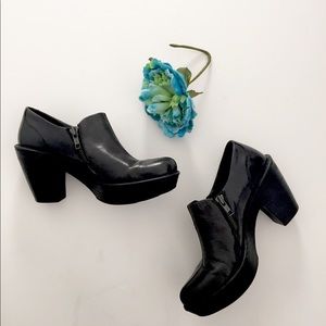 Born black leather shoes size 8