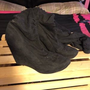 Paris Hilton Black suede boots.. like new 8.5