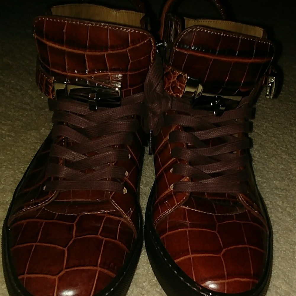 Shoes - Picture 2 of 4