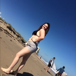 Meet your Posher, Courtney