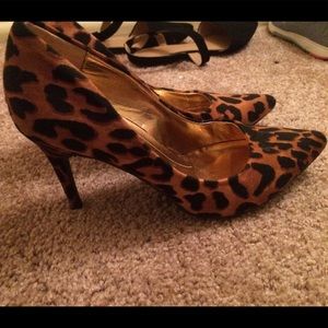 Leopard pumps