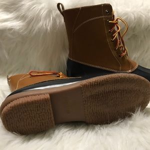 Duck boots