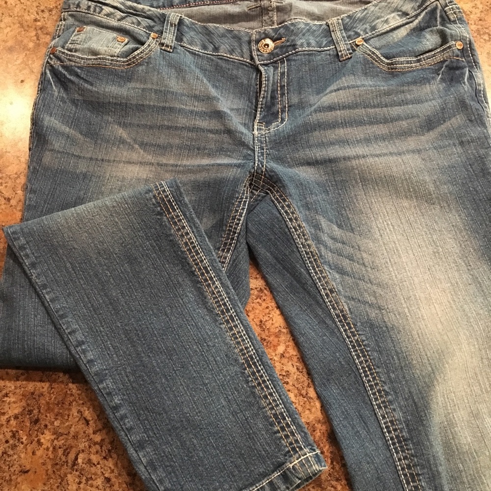 Jade distressed skinny jeans size 16