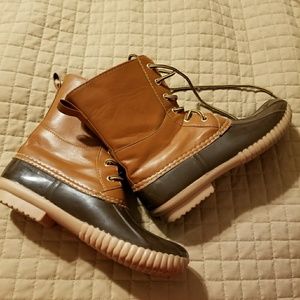 Duck boots