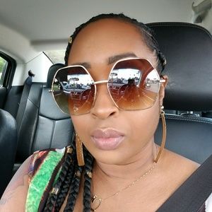 Meet your Posher, Regina