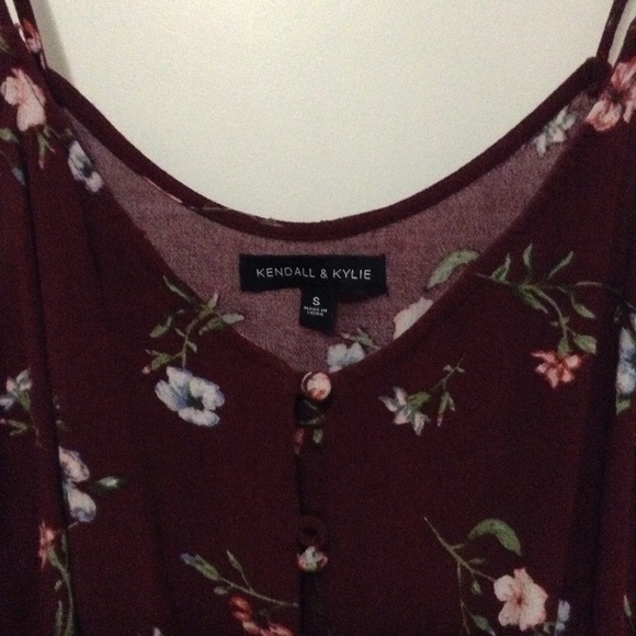 🌷SOLD🌷 XS/S Floral Cold Shoulder Romper - Picture 2 of 6