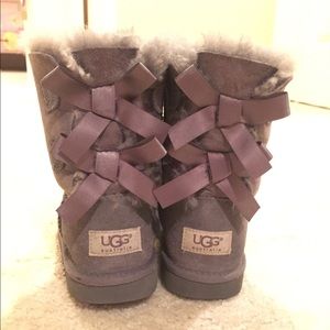 Uggs Bailey bow, big girls size 2, gray