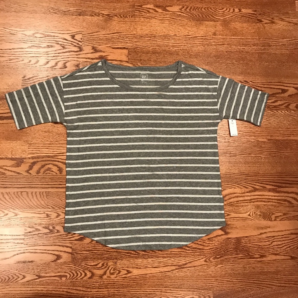 NWT Gap t shirt, size large