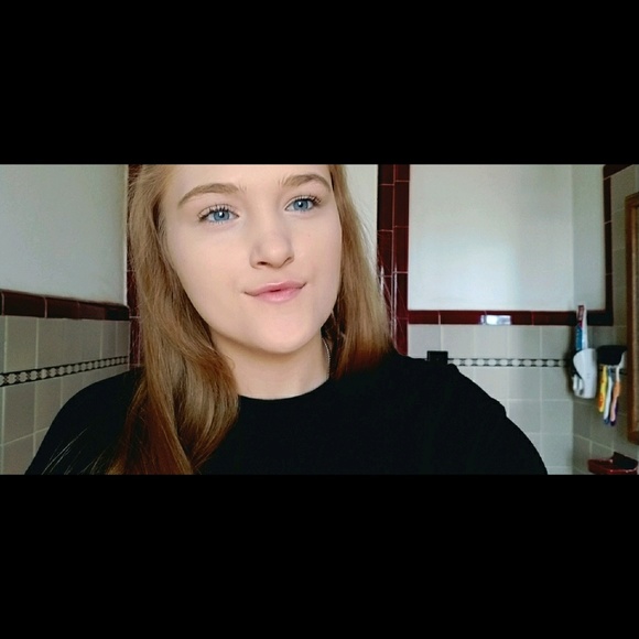 Meet your Posher, Sierra - Picture 1 of 1