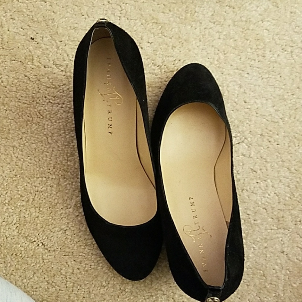 Black wedges