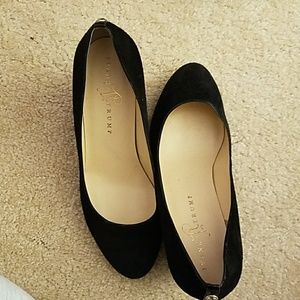 Black wedges