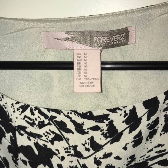 White and Black Sleeveless Dress - Picture 4 of 4