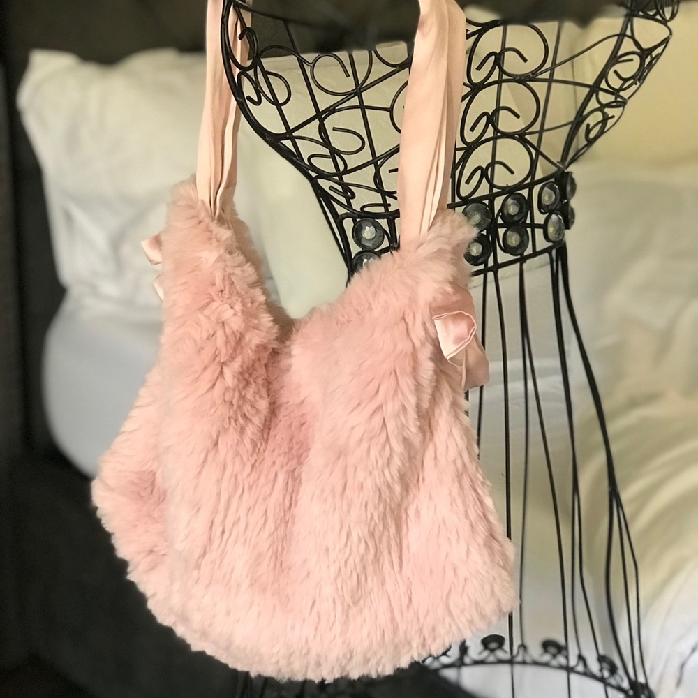 Pink angora shoulder bag