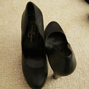 Black pumps
