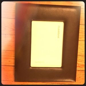 Enjoy this new leather picture frame. 5x7 for $10