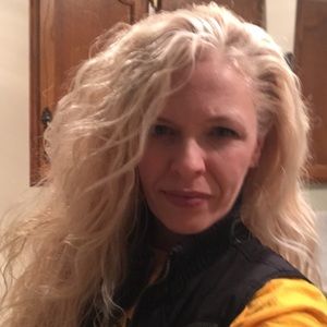 Meet your Posher, Casandra