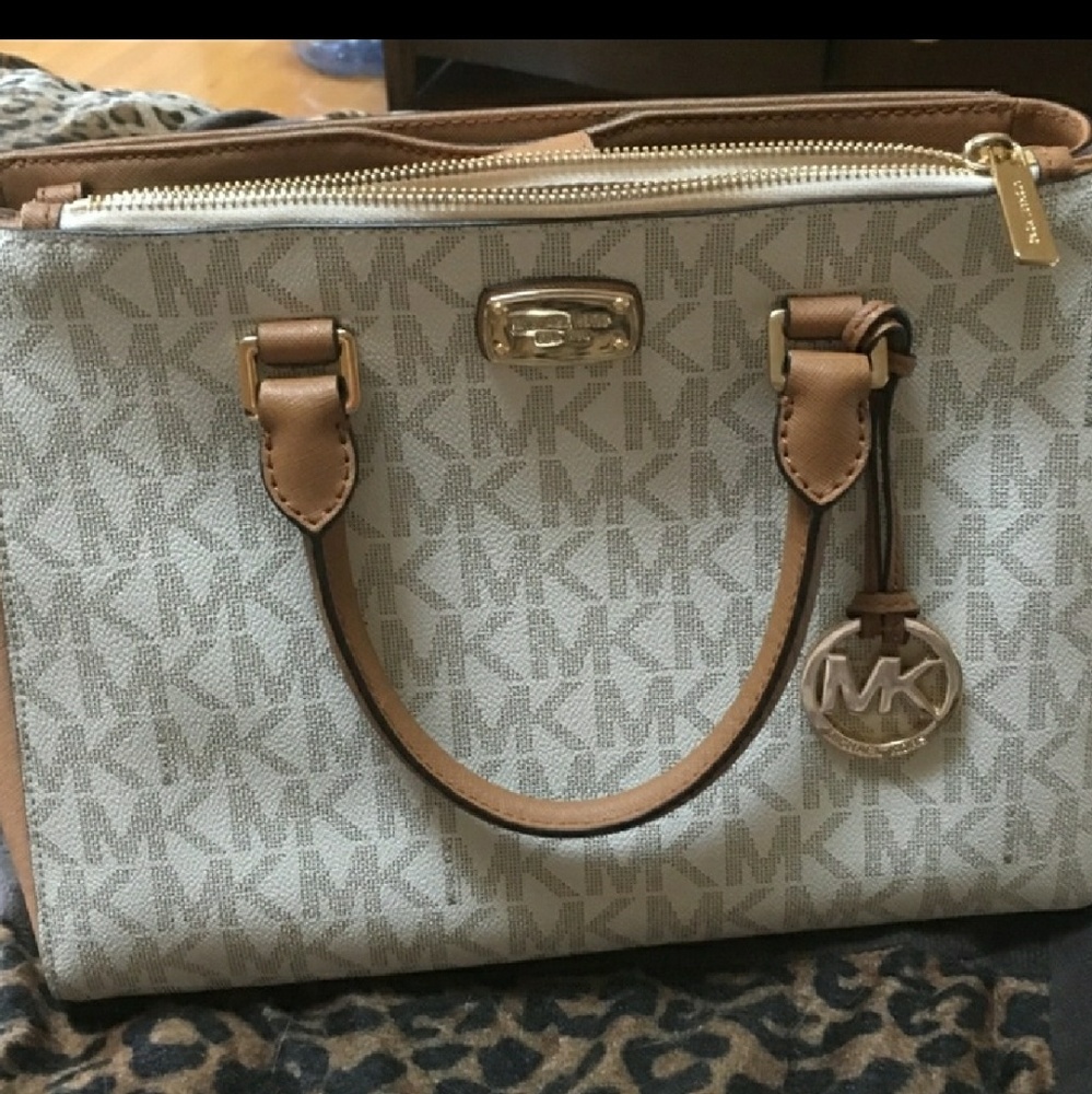 Michael kors purse - Picture 1 of 4
