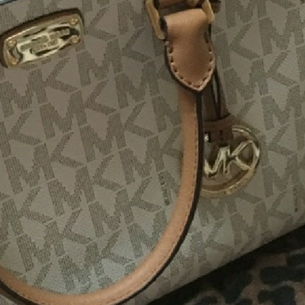 Michael kors purse - Picture 4 of 4