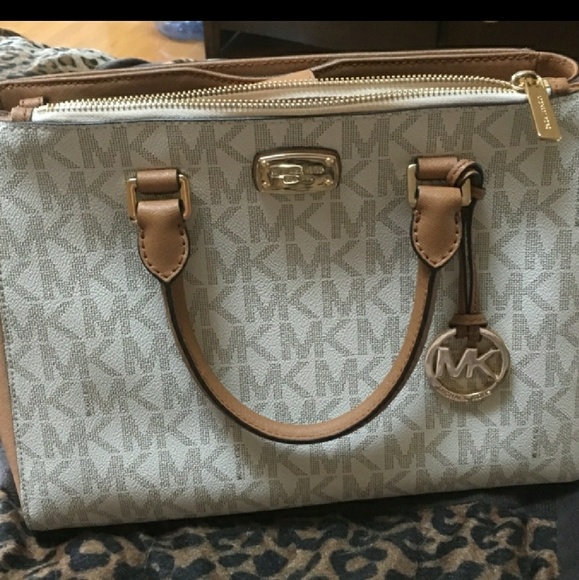 Michael Kors Handbags - Michael kors purse