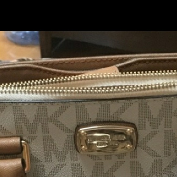 Michael kors purse - Picture 3 of 4