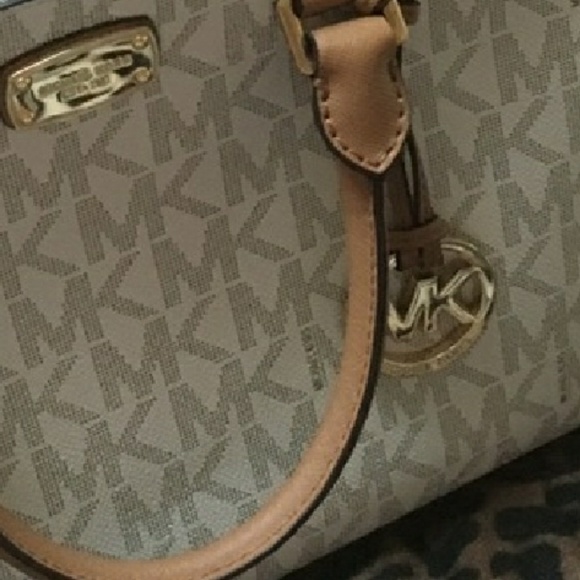 Michael kors purse - Picture 4 of 4