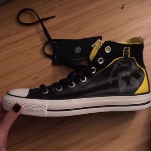 Batman high tops converse NEW women’s size 8