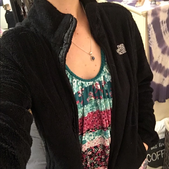 Black fuzzy north face - Picture 3 of 3
