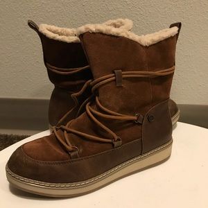 Brown winter boots