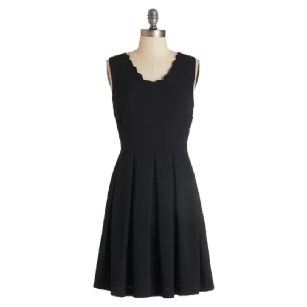 Beautiful scalloped neckline cocktail dress