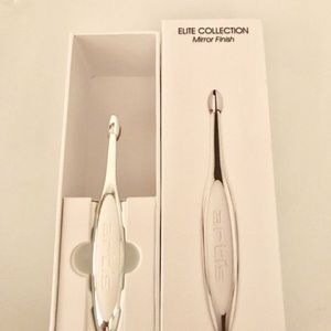 Artis Brush oval 3. Never Used. Brand New