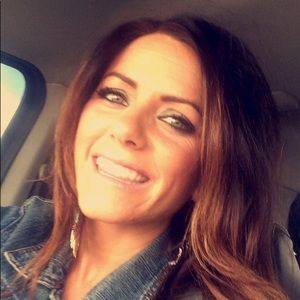 Meet your Posher, Amelia