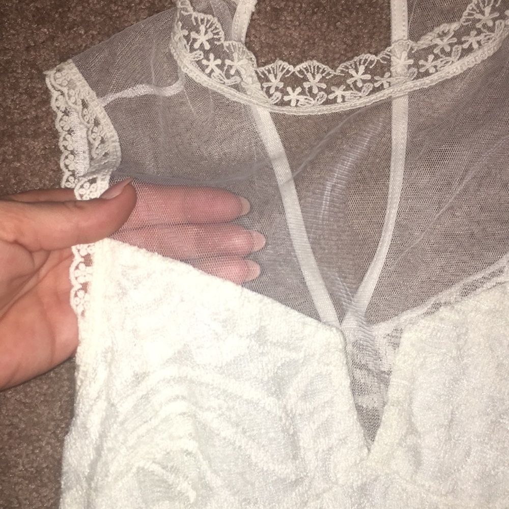 White lace blouse - Picture 4 of 6