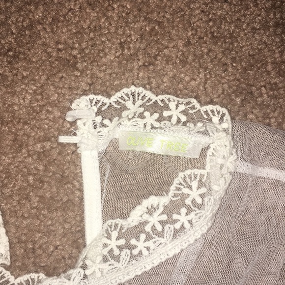 White lace blouse - Picture 2 of 6