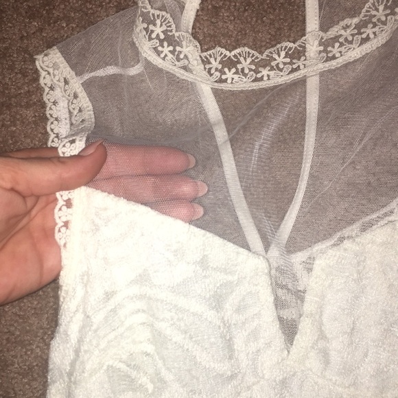 White lace blouse - Picture 4 of 6