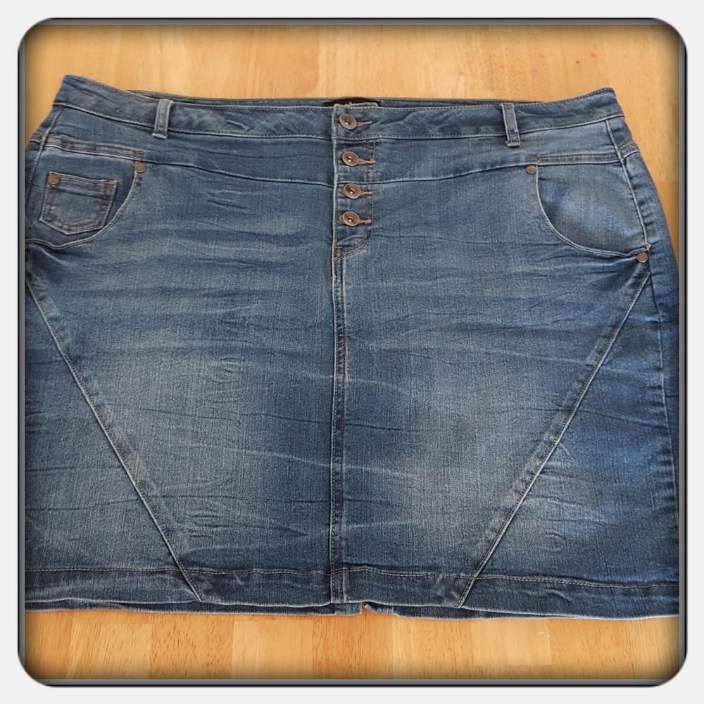 NWOT Woman's Denim Skirt Size 22W - Picture 1 of 4