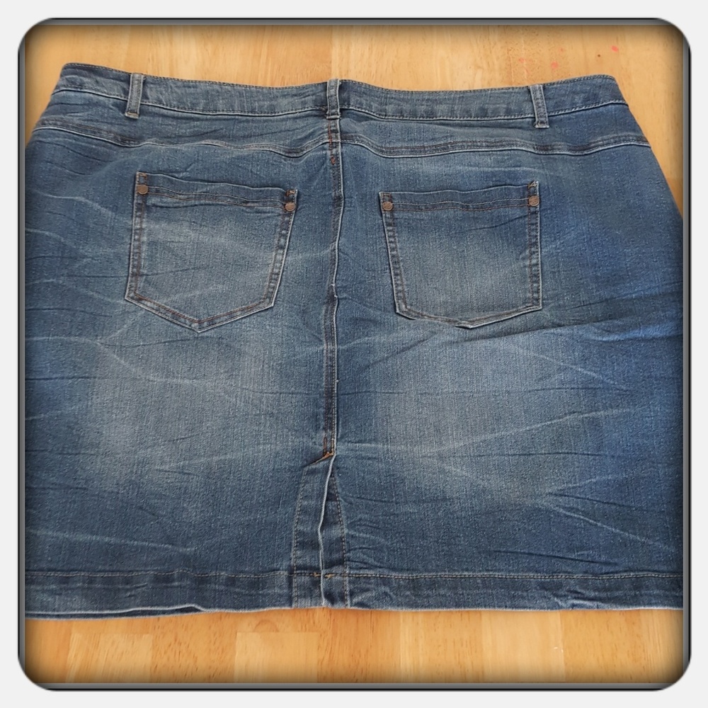 NWOT Woman's Denim Skirt Size 22W - Picture 4 of 4