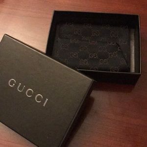 GUCCI box and wallet cover