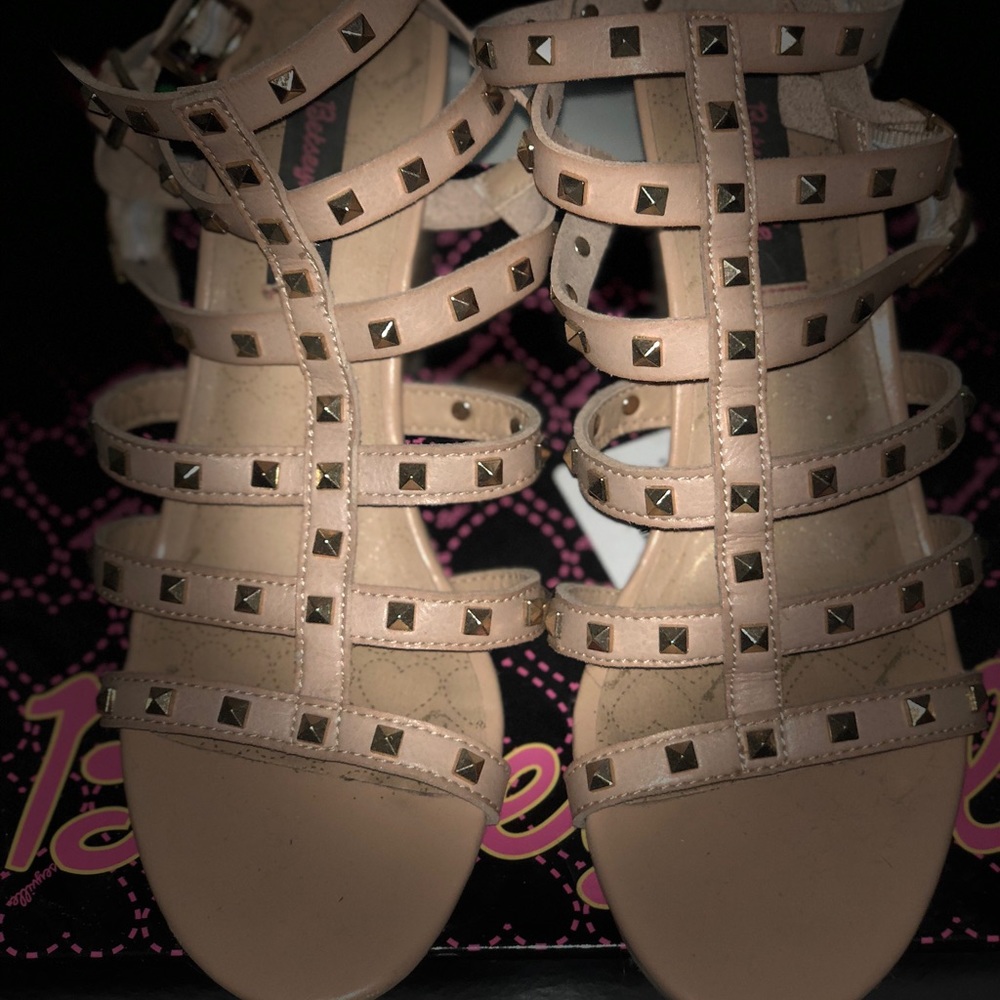 New Betsy Johnson chunky gladiator heel