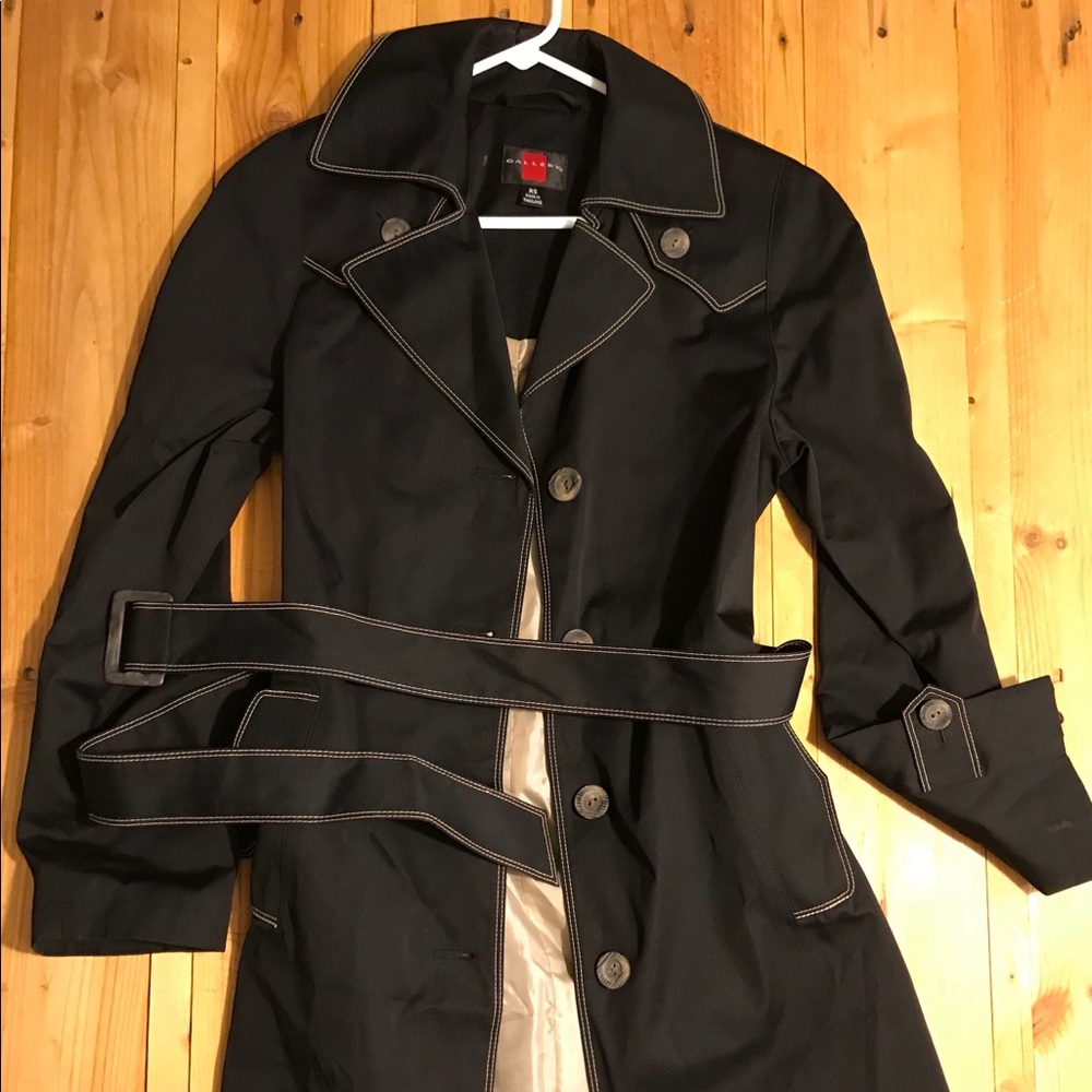 Gallery Women’s Long Raincoat Size: X-Small