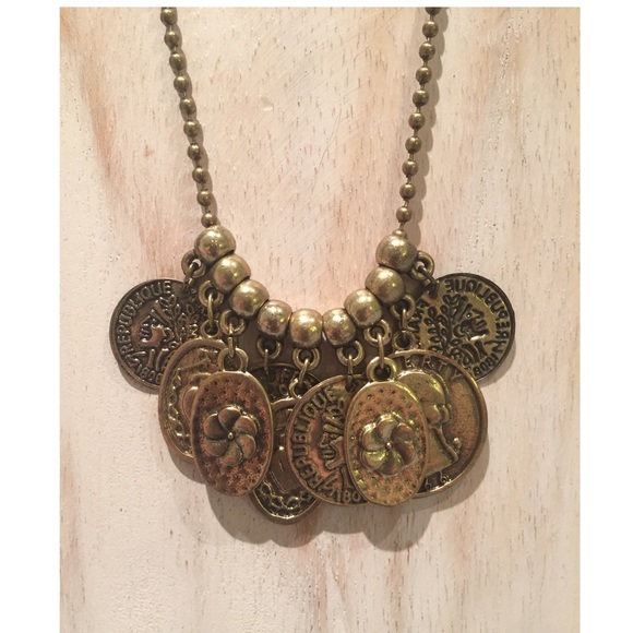 Jewelry - Vintage 80s Antq Gold Replica Coin Charm Necklace