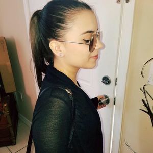 Meet your Posher, Maria camila