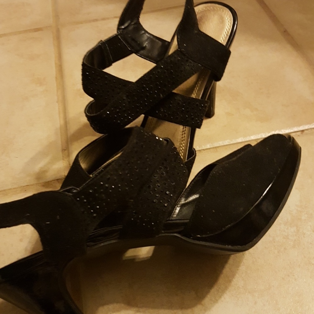 Shoes - Picture 2 of 4