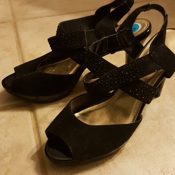 Shoes - Picture 4 of 4