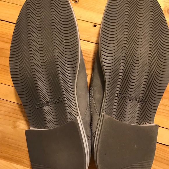 Calvin Klein grey suede dress shoes size: 9 1/2 main image 4