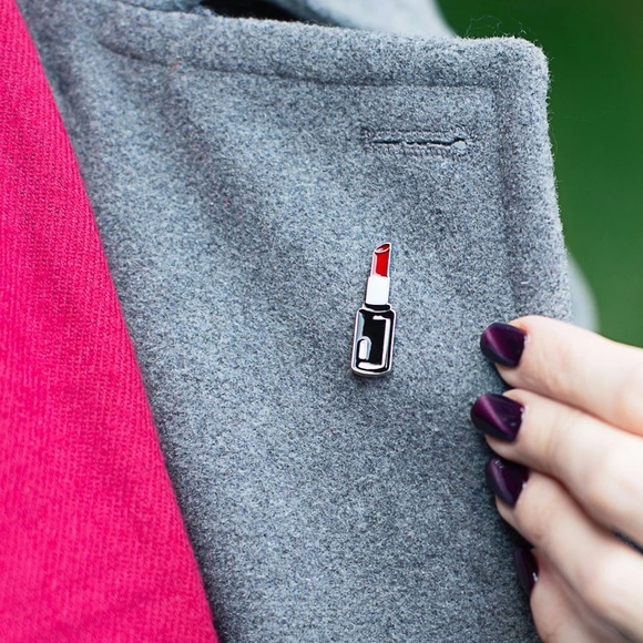 "F*k it, gimme my lipstick" - Picture 5 of 5