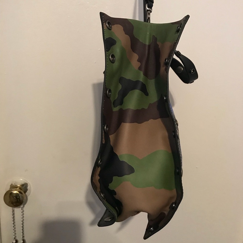 🎉SOLD ON EBAY🎉 - Moschino Camo Print Tote (NEW) - Picture 7 of 16