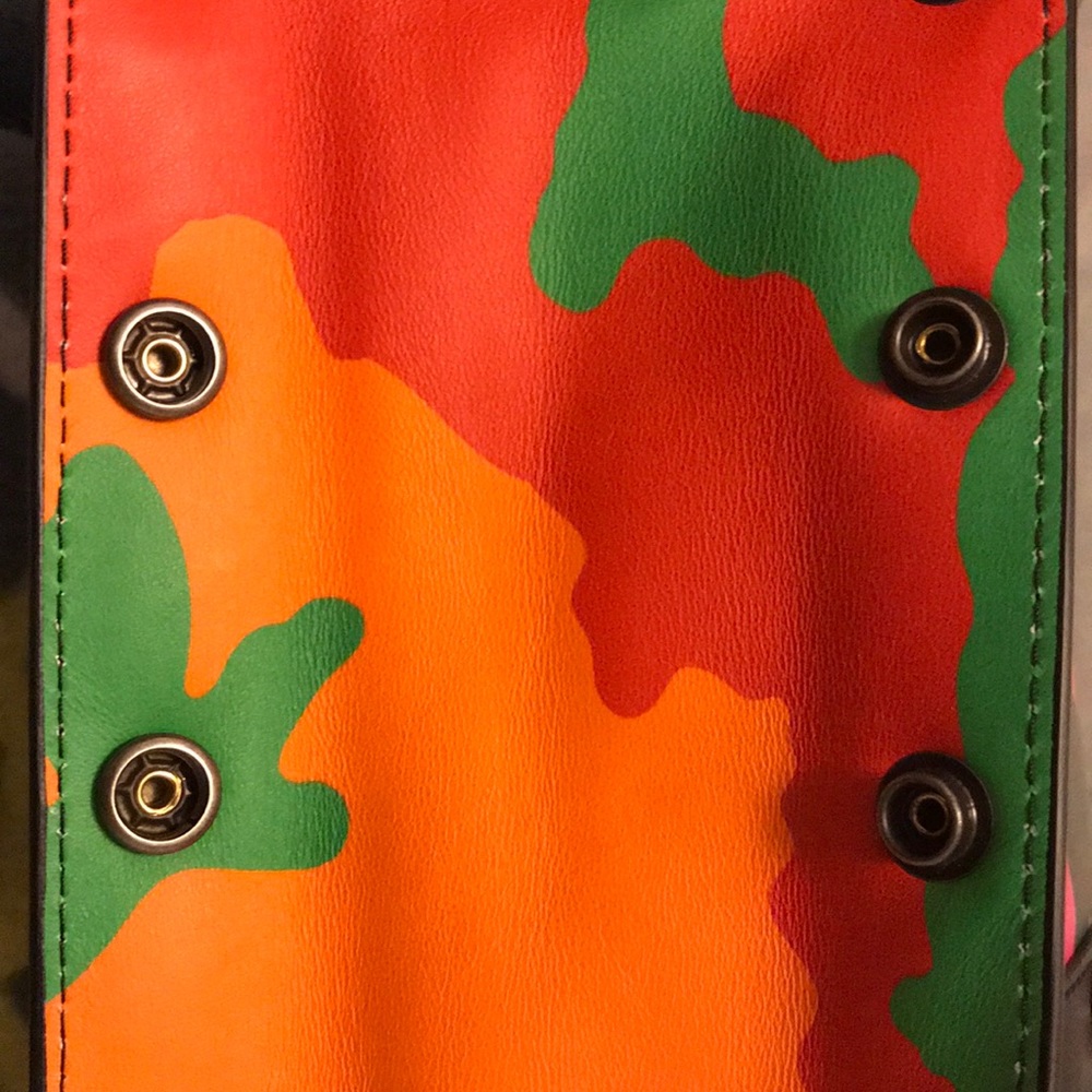 🎉SOLD ON EBAY🎉 - Moschino Camo Print Tote (NEW) - Picture 8 of 16