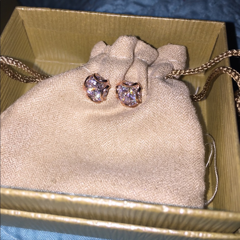 Eter. Rose Gold ear rings diamond simulants