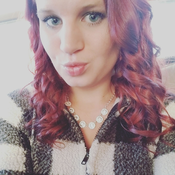 Meet your Posher, Kailey - Picture 1 of 1