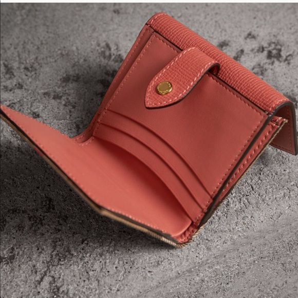 Burberry House Check and Leather Wallet - Picture 2 of 8